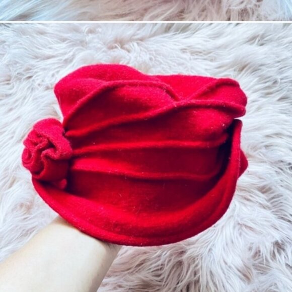 Vintage Wool Cloche Hat with Flower Accent piece 1920's/1930's Style- Red - Picture 13 of 16